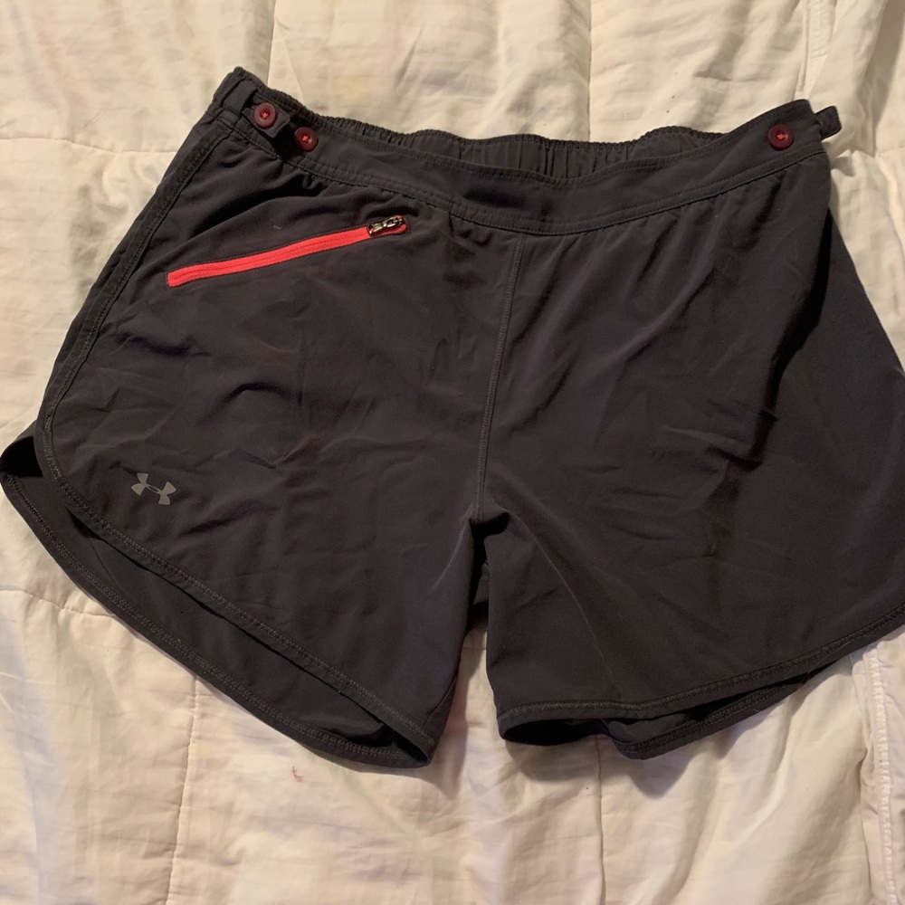 Under armor size M fits like L